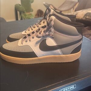 Nike Men's Gray and Black Sneakers with Tan Sole